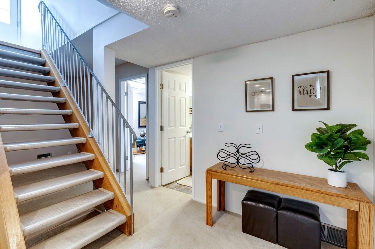 1035 Riverbend Dr Se - Photo 3 of 24