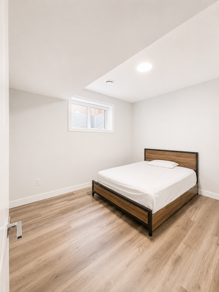 Furnished 2 Bed Basement Suite | All Utilities Included | Laurel, Edmonton - Photo 3 of 8