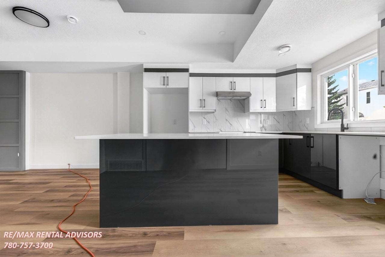 4836 11a Ave Nw - Photo 4 of 24