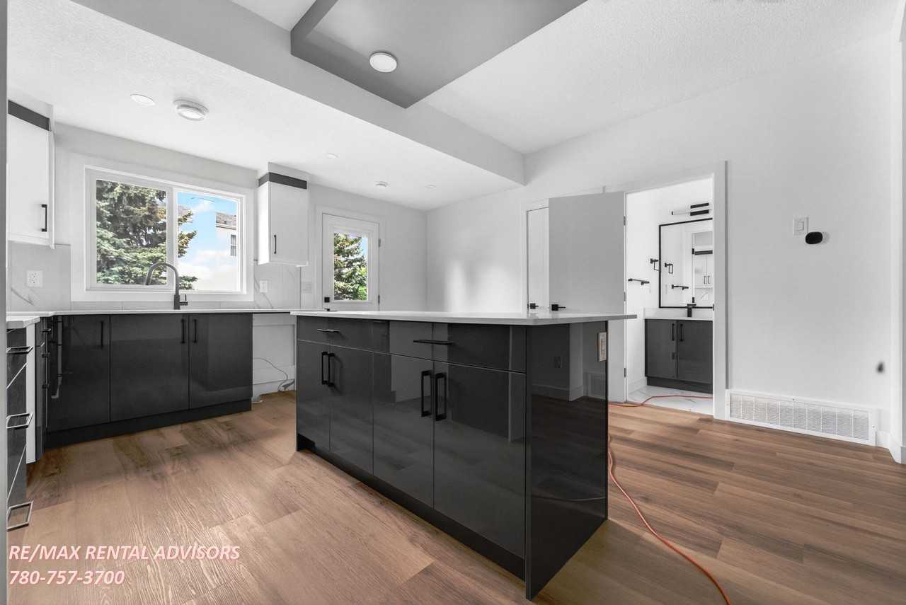 4836 11a Ave Nw - Photo 5 of 24