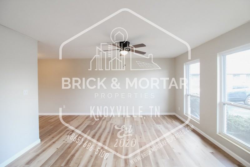 513 S Cedar St - Photo 2 of 15