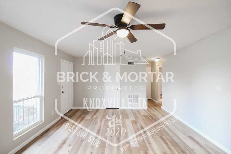 513 S Cedar St - Photo 3 of 15