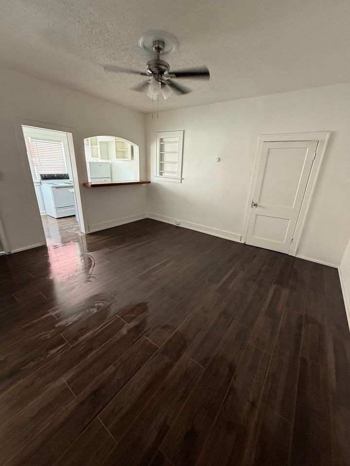 1208 S Ridgewood Ave #1 - Photo 3 of 10