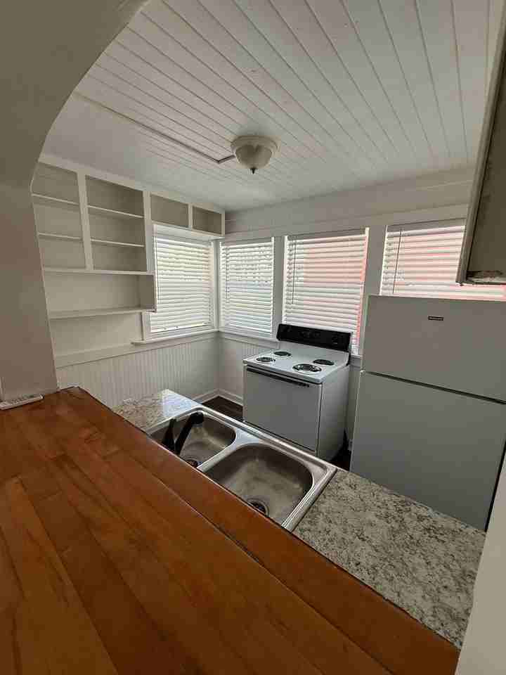 1208 S Ridgewood Ave #1 - Photo 5 of 10