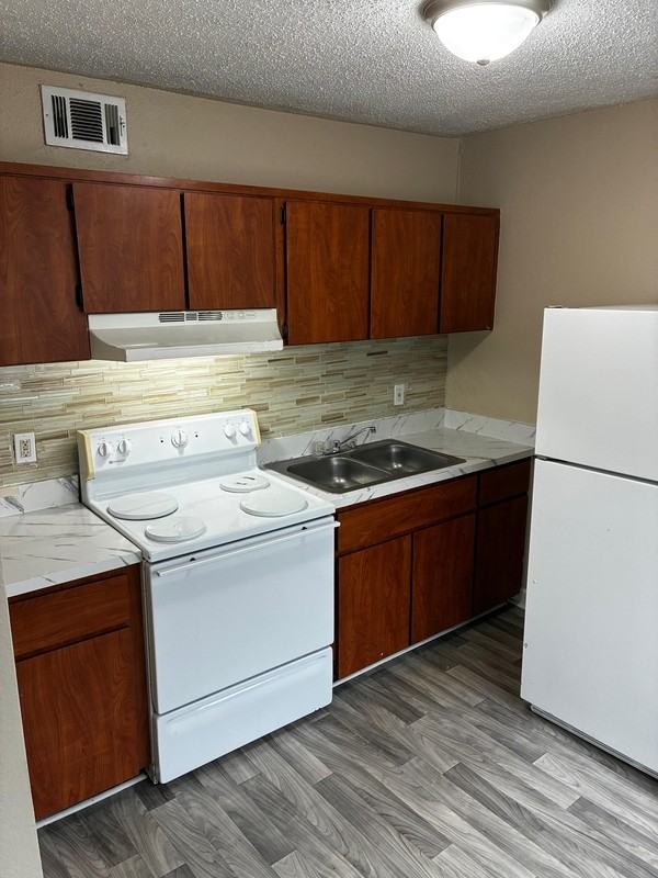 1823 W 6th St #2 - Photo 5 of 11