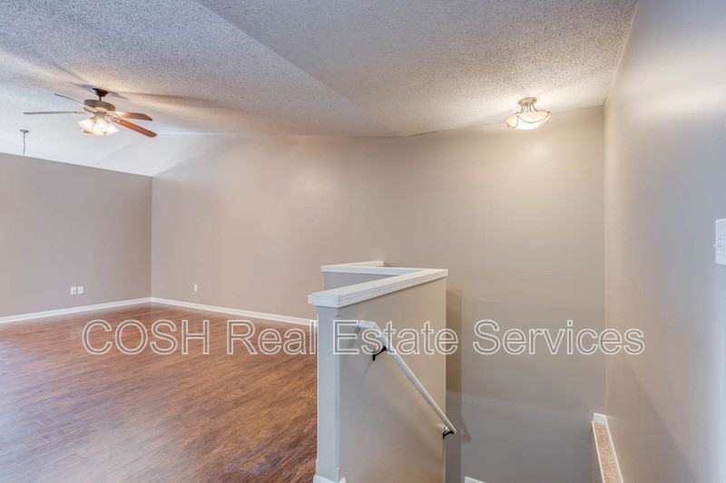 1054 E Karla Ct - Photo 4 of 33
