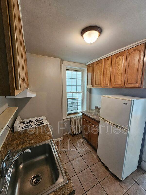 594 Madison Ave #2F - Photo 2 of 6