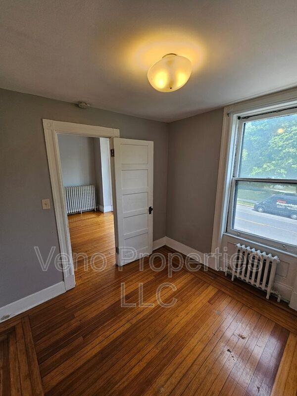 594 Madison Ave #2F - Photo 5 of 6