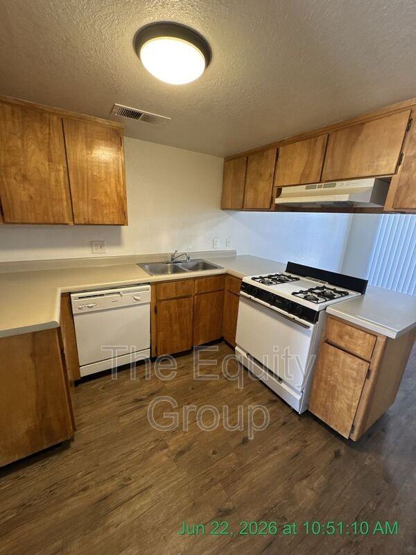 1226 S Santa Fe St #D - Photo 3 of 15