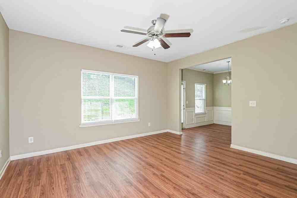 124 Hill Crest Cir - Photo 4 of 17