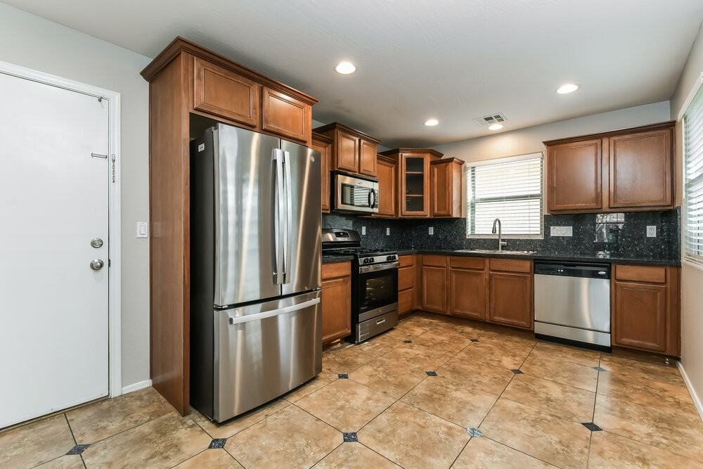 2523 E Bart St - Photo 6 of 17