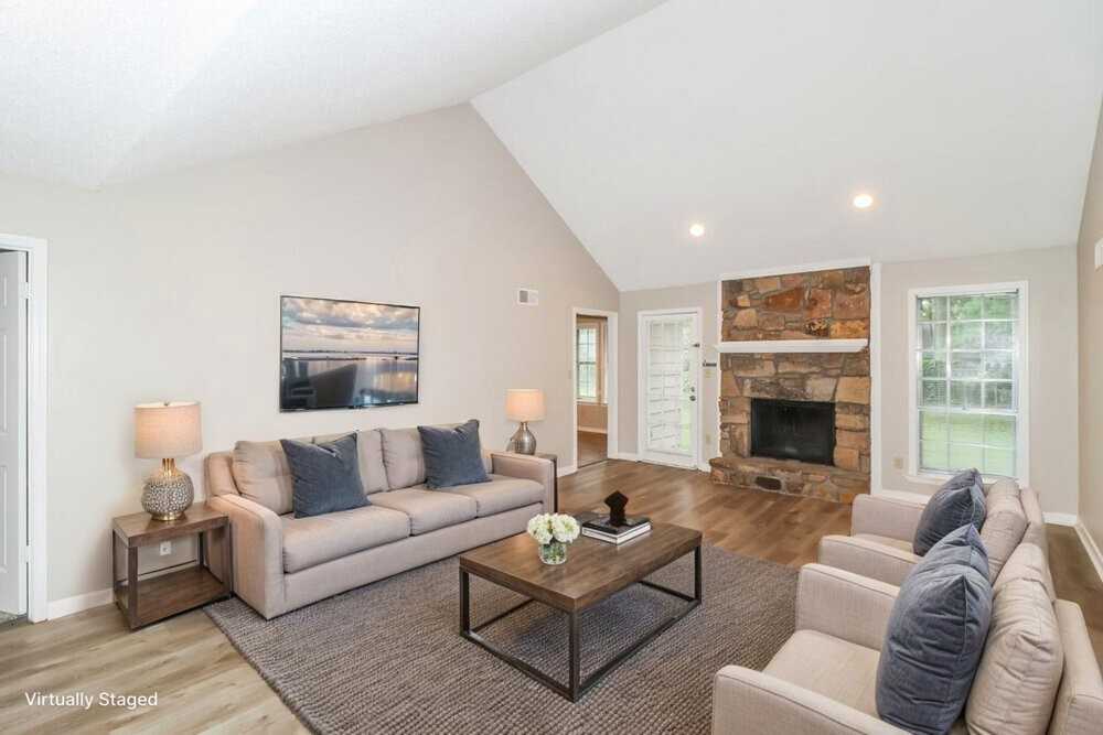 6049 Lawnhill Dr - Photo 4 of 19