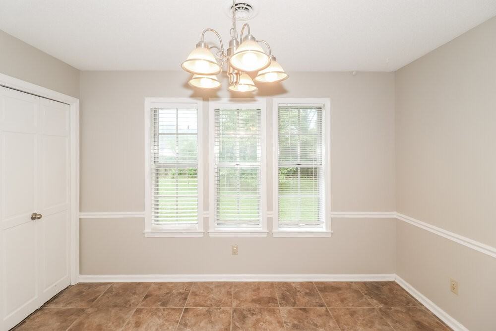 6049 Lawnhill Dr - Photo 7 of 19