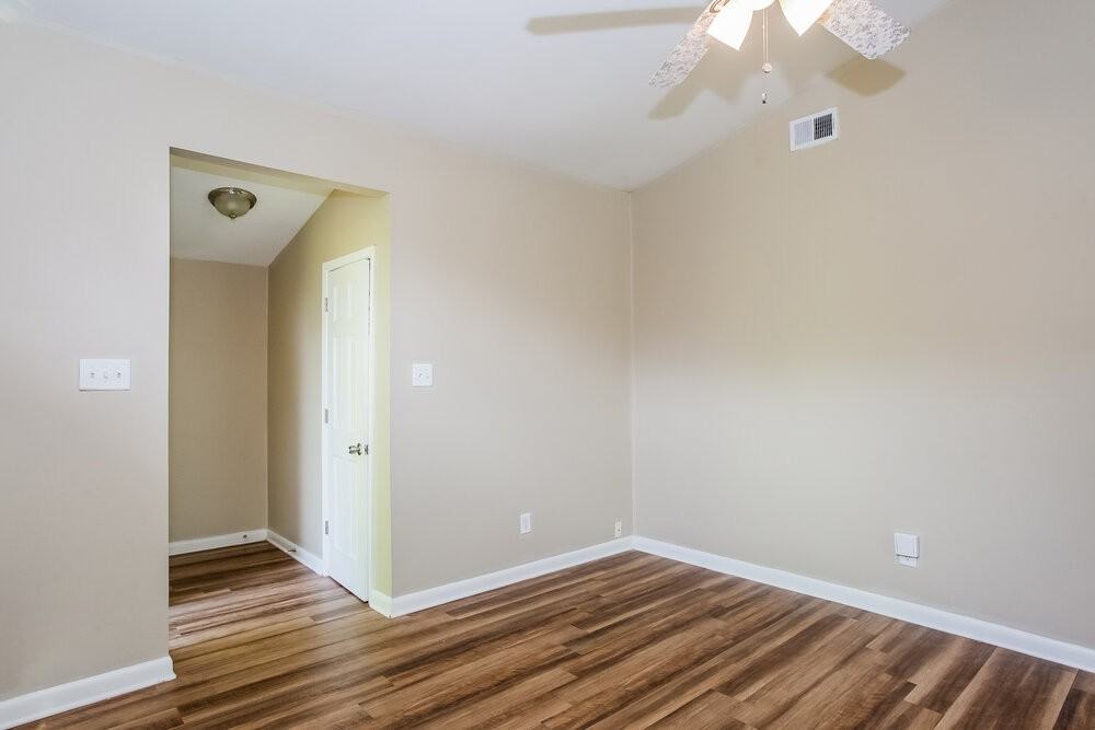 5401 Venado St - Photo 4 of 16