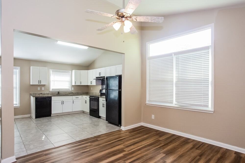 5401 Venado St - Photo 6 of 16