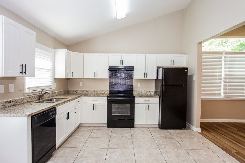 5401 Venado St - Photo 7 of 16