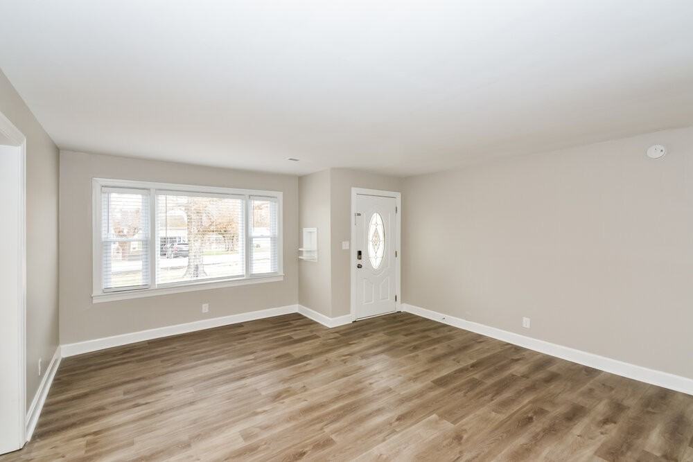 113 Elementary Dr - Photo 4 of 16