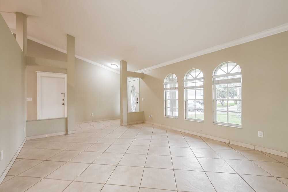 2708 Ashley Ct - Photo 3 of 16