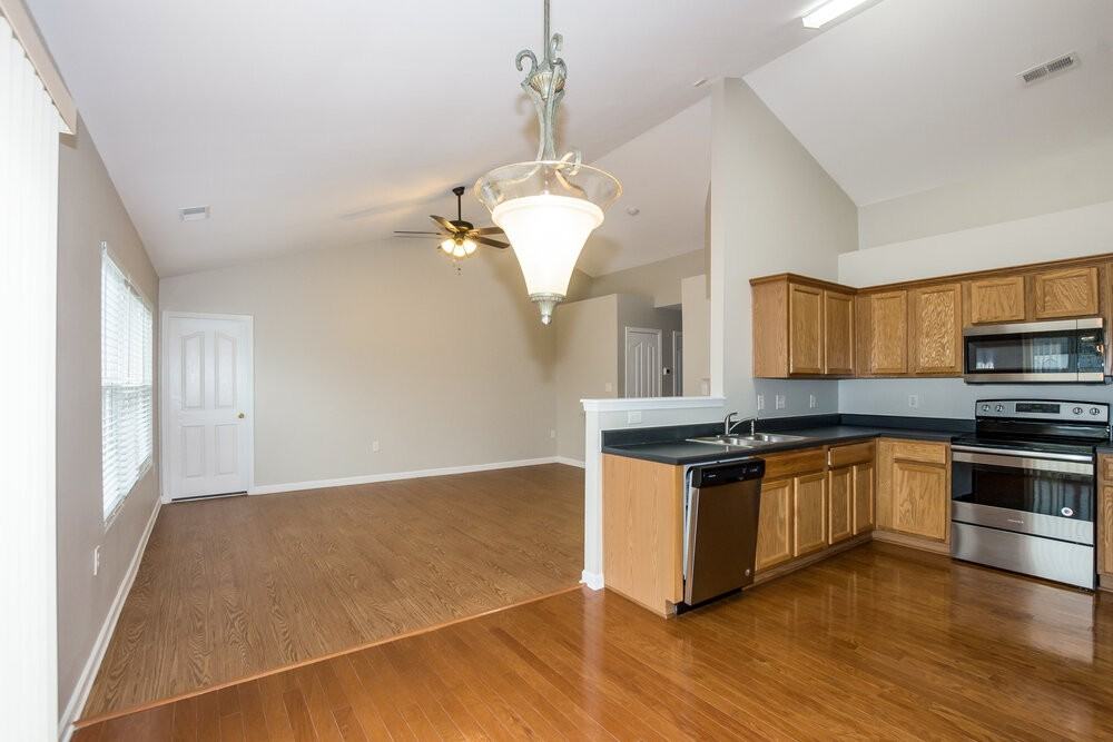 10013 Green Hedge Ave - Photo 6 of 16