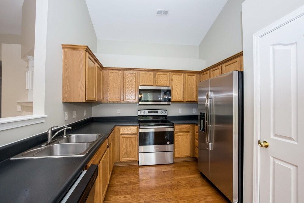 10013 Green Hedge Ave - Photo 7 of 16