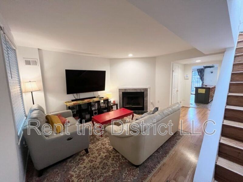 109 P St Sw - Photo 2 of 30