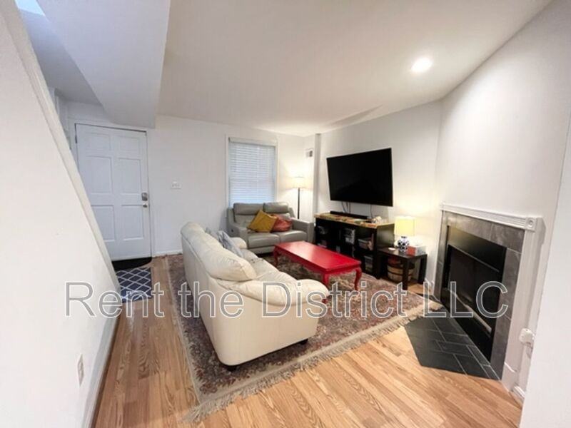 109 P St Sw - Photo 3 of 30