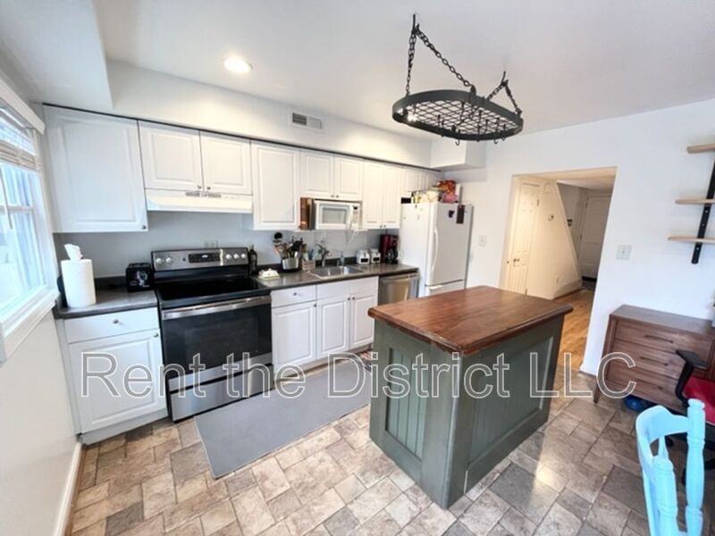 109 P St Sw - Photo 4 of 30
