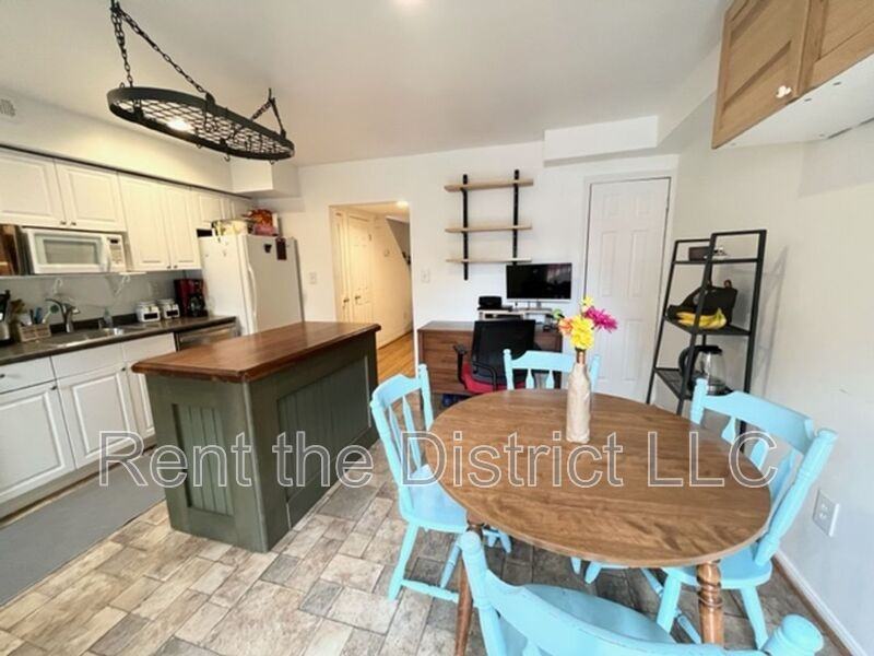 109 P St Sw - Photo 5 of 30