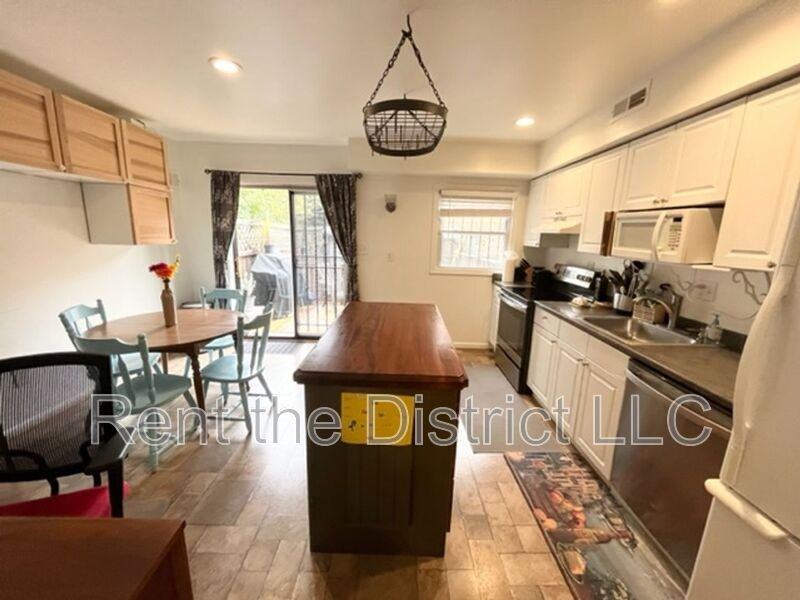 109 P St Sw - Photo 6 of 30