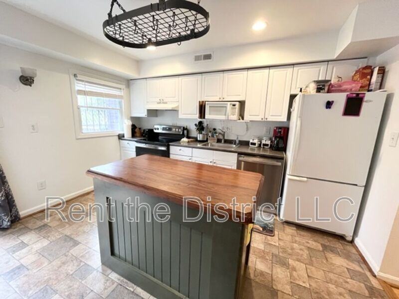 109 P St Sw - Photo 7 of 30