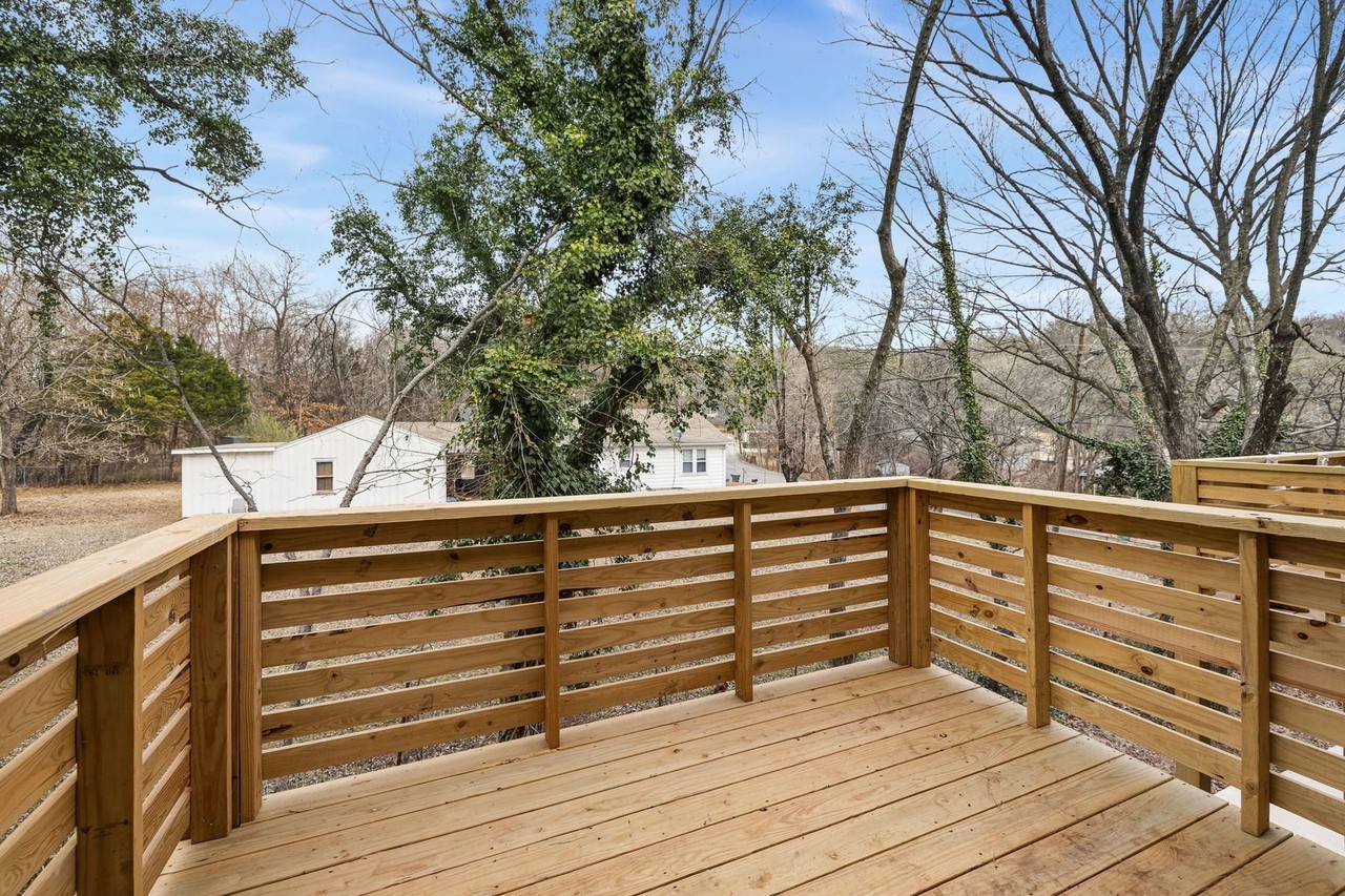 $250 Amazon Gift Card if lease signed by July 31th! Luxury New 1 Bed TH!! - Photo 2 of 23