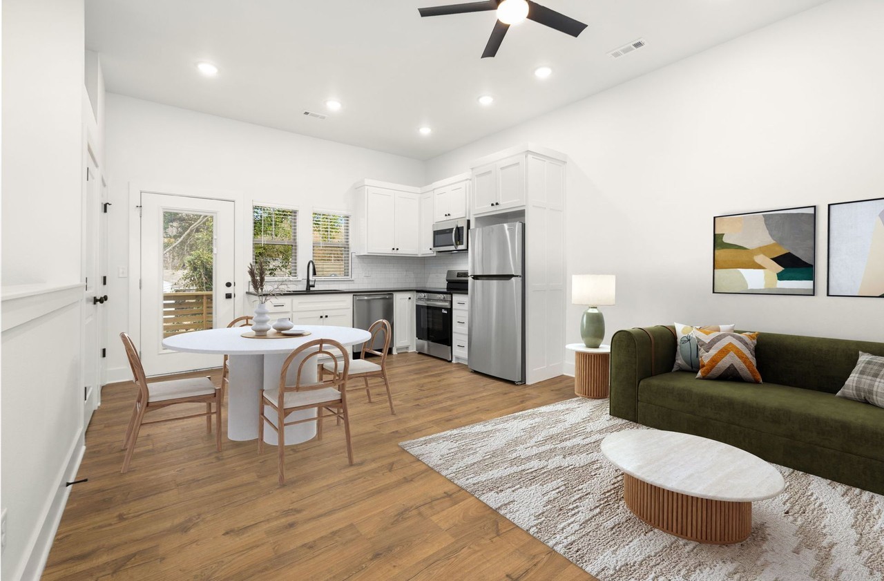 $250 Amazon Gift Card if lease signed by July 31th! Luxury New 1 Bed TH!! - Photo 3 of 23