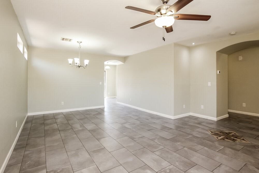 12417 W Larkspur Rd - Photo 3 of 16
