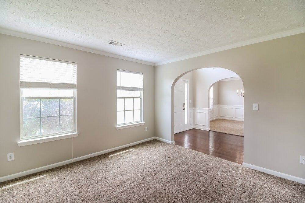 604 Mohawk Cir - Photo 5 of 17