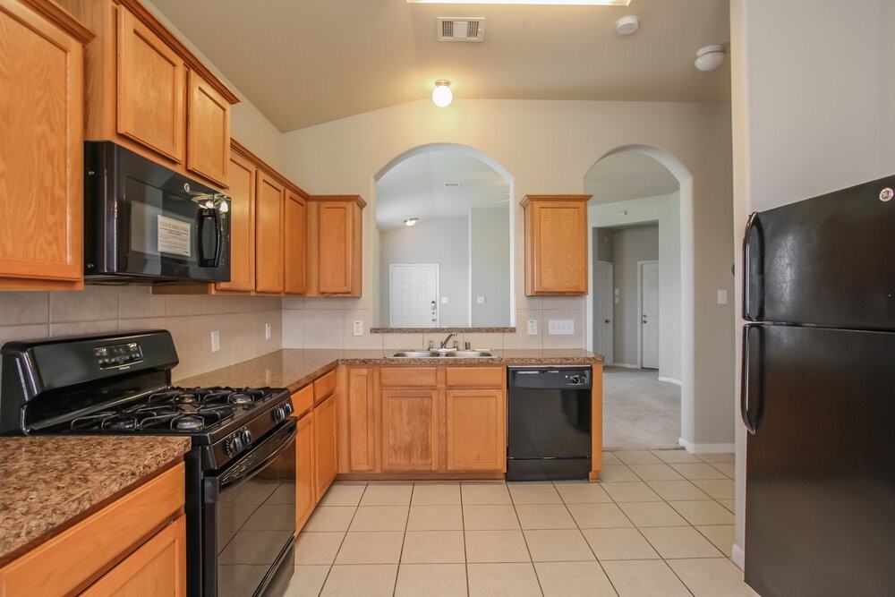15702 Flagstone Walk Way - Photo 6 of 16