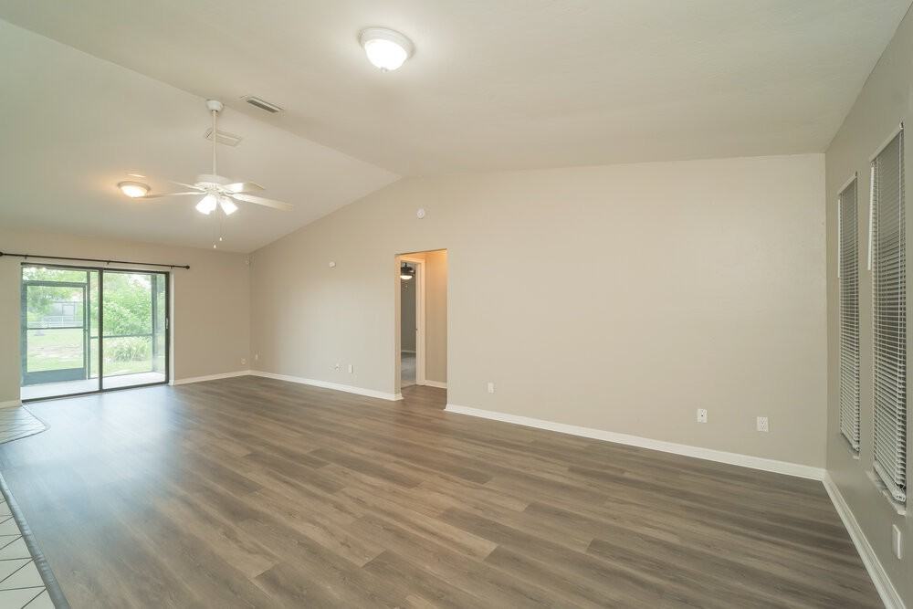1329 Se 12th St - Photo 4 of 16