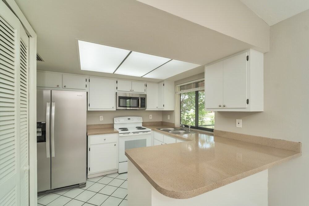 1329 Se 12th St - Photo 7 of 16