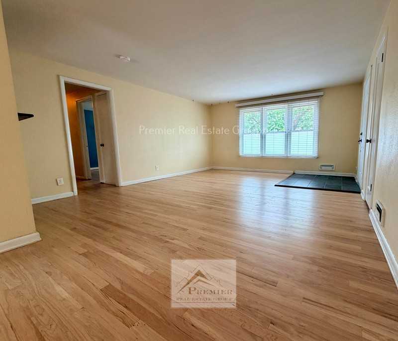 2140 Robin Dr - Photo 4 of 27
