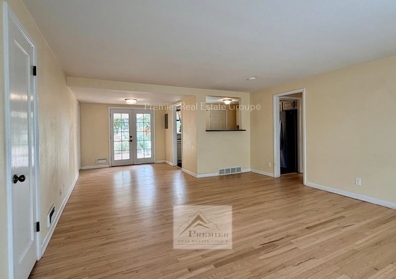 2140 Robin Dr - Photo 6 of 27