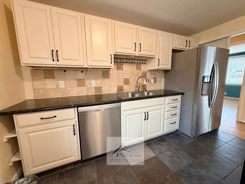 2140 Robin Dr - Photo 7 of 27