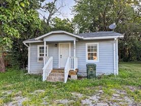 908 W 6th St - Photo 1 of 1