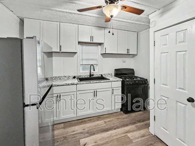 908 W 6th St - Photo 2 of 9