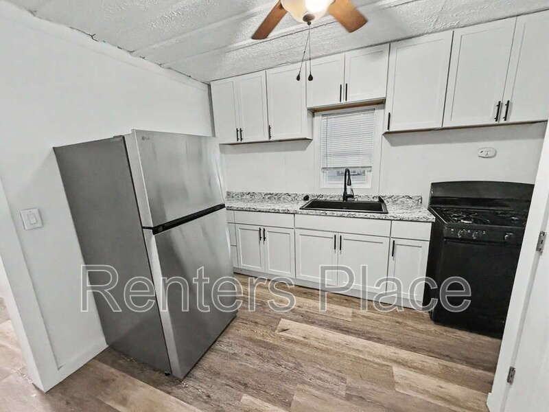 908 W 6th St - Photo 3 of 9