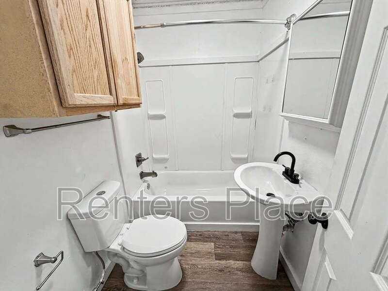908 W 6th St - Photo 7 of 9