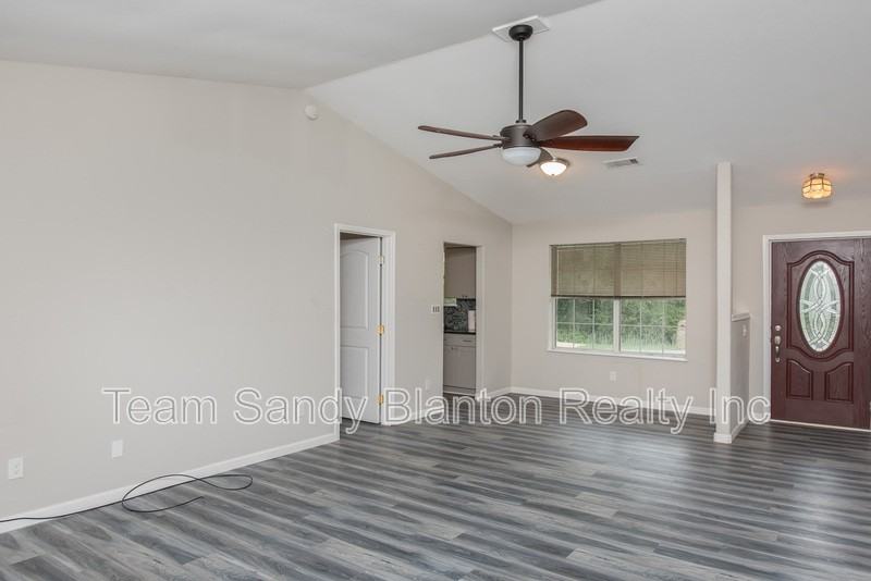 2217 N 61st Ave - Photo 2 of 34