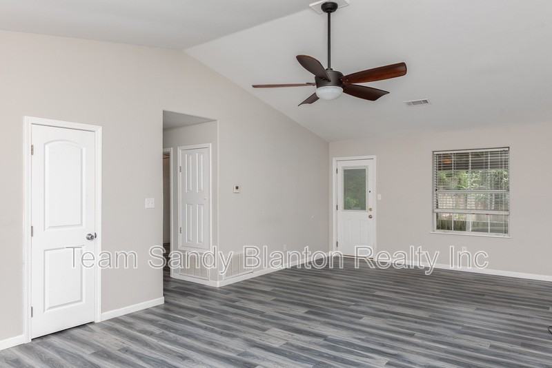 2217 N 61st Ave - Photo 3 of 34