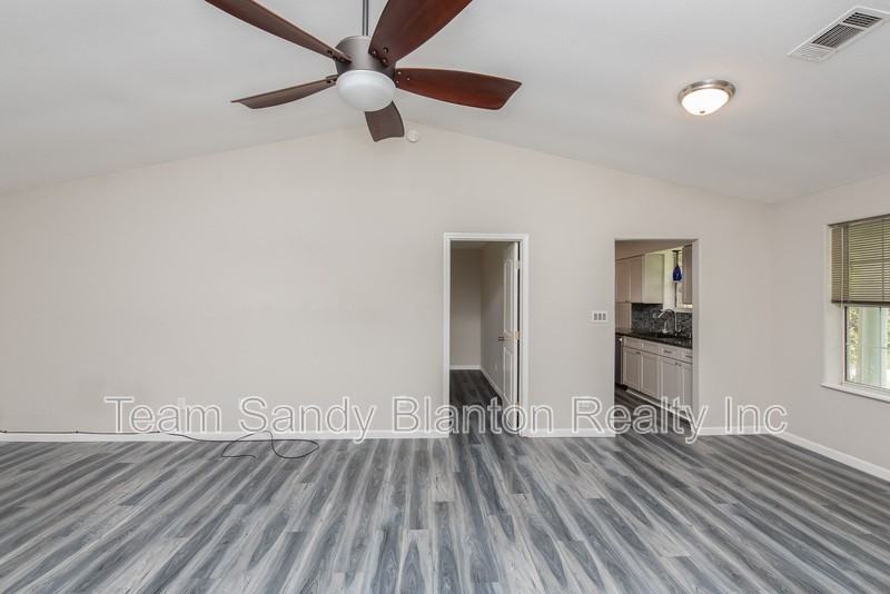 2217 N 61st Ave - Photo 4 of 34