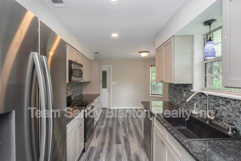 2217 N 61st Ave - Photo 5 of 34