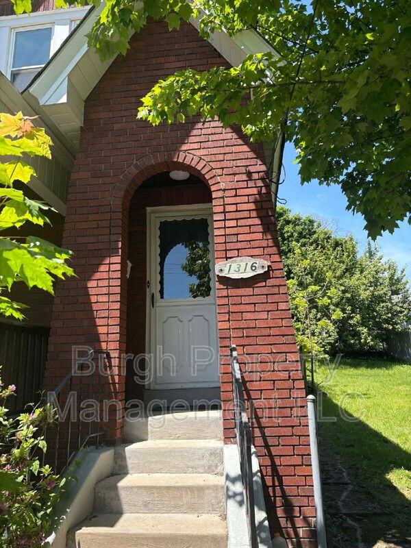 1316 Justine St - Photo 2 of 18