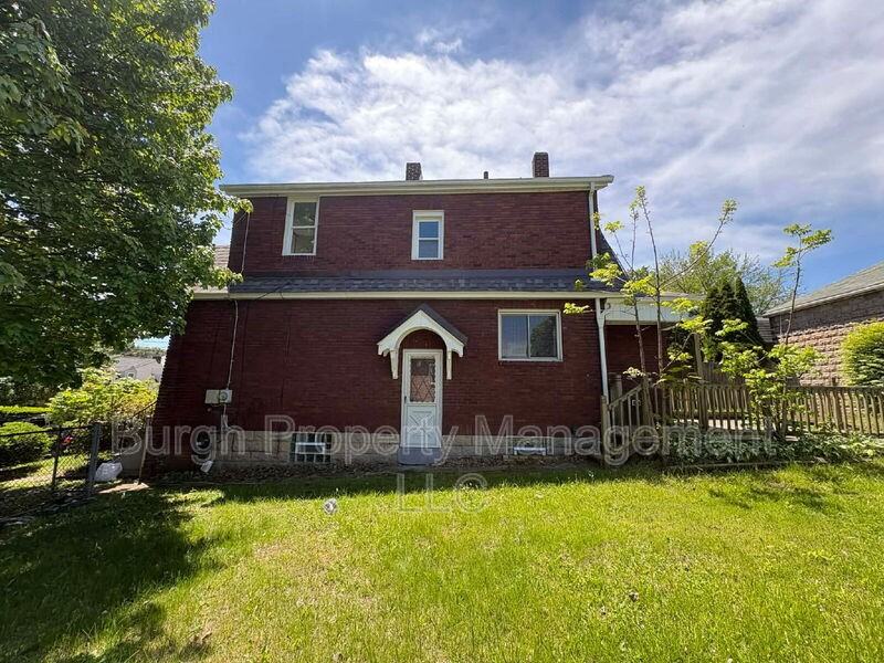1316 Justine St - Photo 3 of 18
